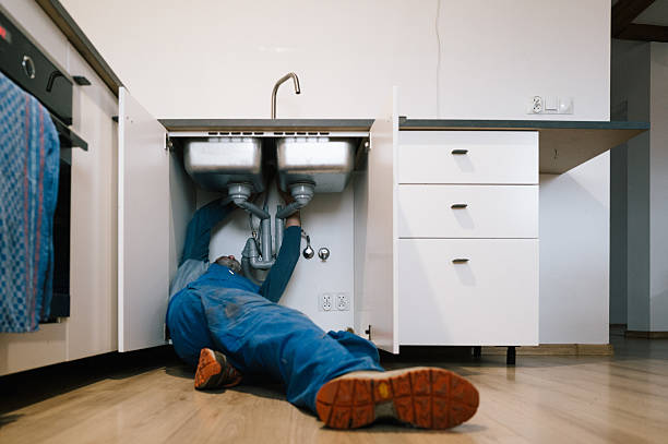 Professional Emergency Plumber technician working in Wallington, NJ